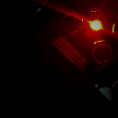 飞翔，在黑暗的地方