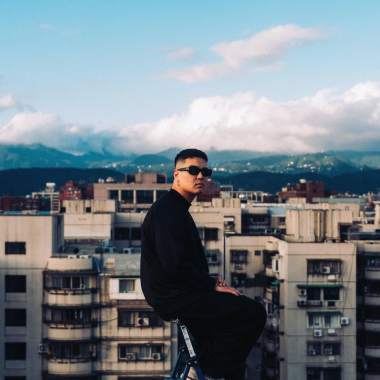 FRIENDLY SINGING NEIGHBOR