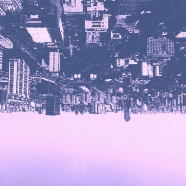 他背对着时代的巨轮，在创造什么？
