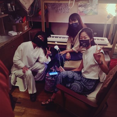 「LayChat！」躺著聊