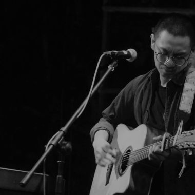 稍微難過的時候可以聽 不過聽了會很難過