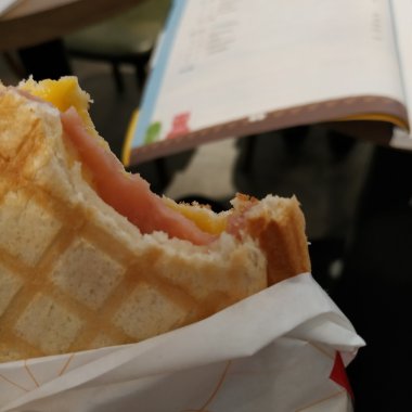 「只要活著，就會有希望，總會等到自由的那一天。」