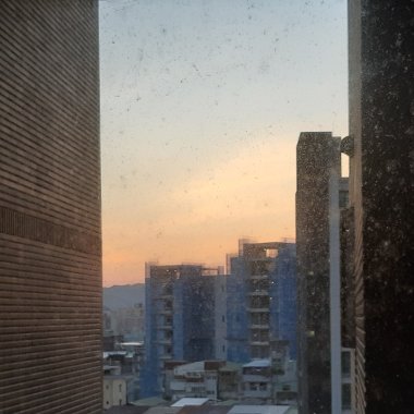 又突然醒來