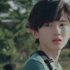 她 比 煙 花 寂 寞。