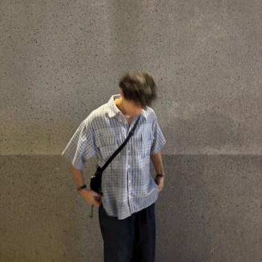 由左至右