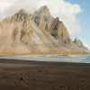 隔着山河