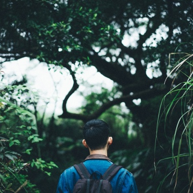 我在騎車的時候吉他撞到我的下巴