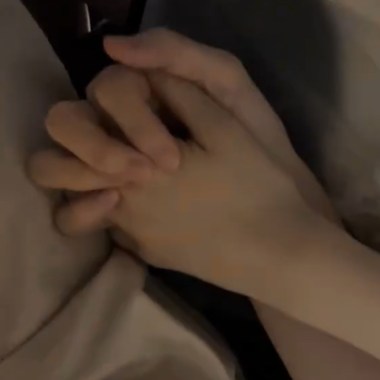她的出現