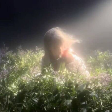 抱住你 推開 再次抱住你