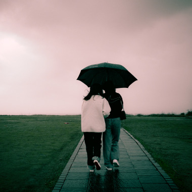 迷路在下著雷雨的四點半（ft.羅詠絮)