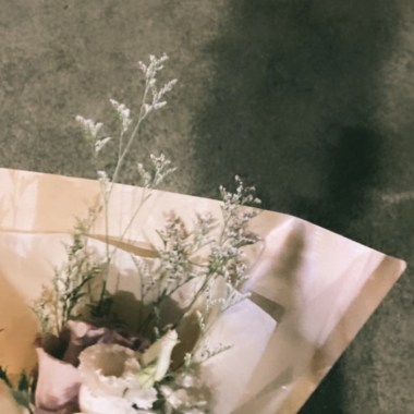 買了花想送給尼