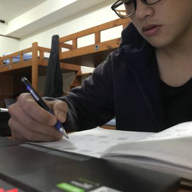 愛上不存在的你