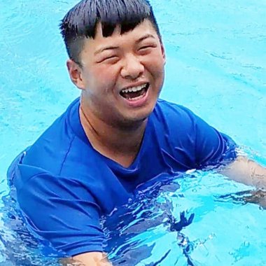 我有一個朋友他被女友分手了然後一直哭