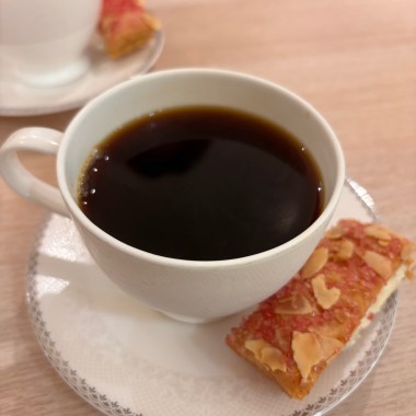 Beware of the French Men and Their Bag