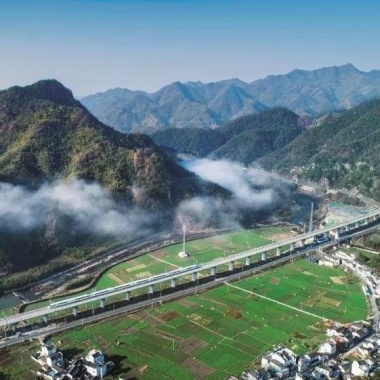 贵山行