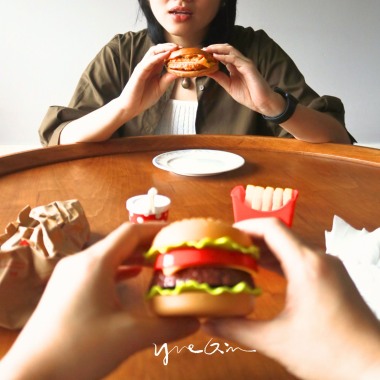 午餐吃完再說吧