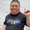 你怎麼表演的時候在台上寫歌