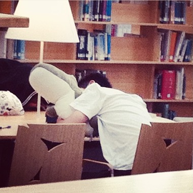 圖書館的打呼妹Snoring Girl in the Library