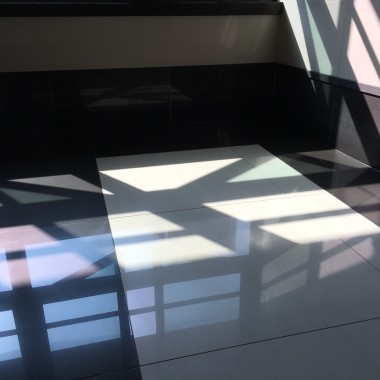 他在我身邊  (By my side)