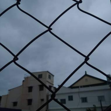 少年維持著煩惱後