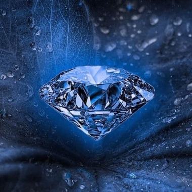 The dynamic world of diamonds