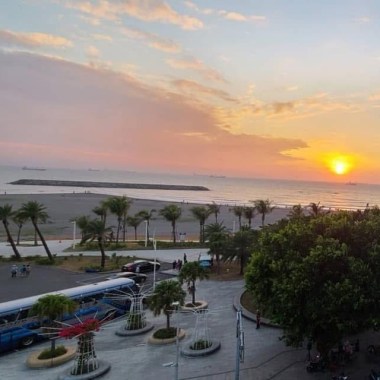 月牙灣上的倒影