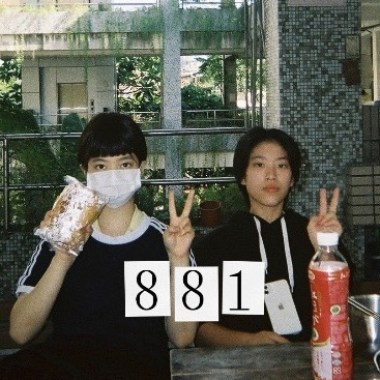 881