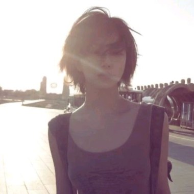 短髮女孩 short hair girl