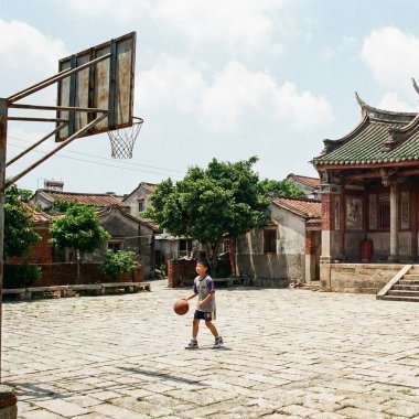 放學後家裡附近的空地 The Lot Near Home After School