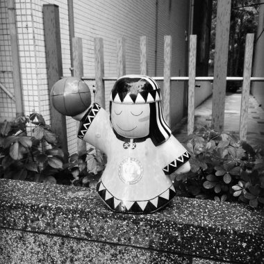 3.《像個孩子》 