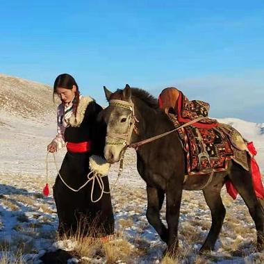 藏族女生彭熱草原牧歌
