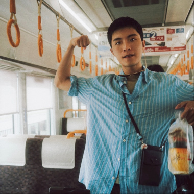 歌名暫時叫那個人看著我心裡卻在想另一個人，挑戰最長歌名（聽得出來是Demmoo）