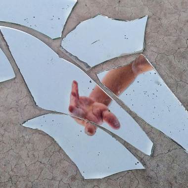 Fragments of Me。玻璃碎片