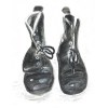 Shoes on, wind up and run.《鞋穿好，上發條，然後跑》