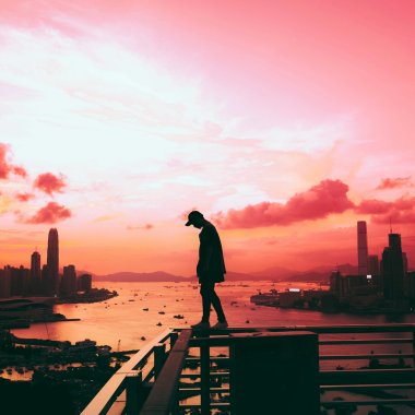 忽遠忽近