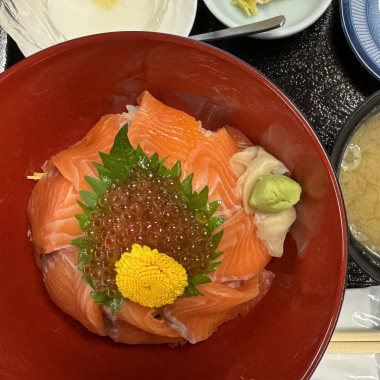 生魚丼飯