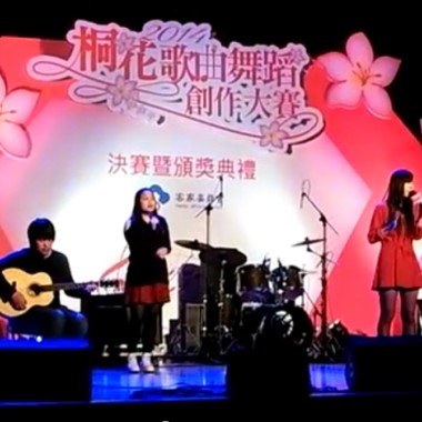五月花樹下